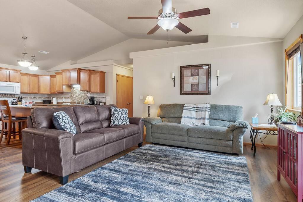Convenient Townhouse - Near Airport Vila Rapid City Exterior foto