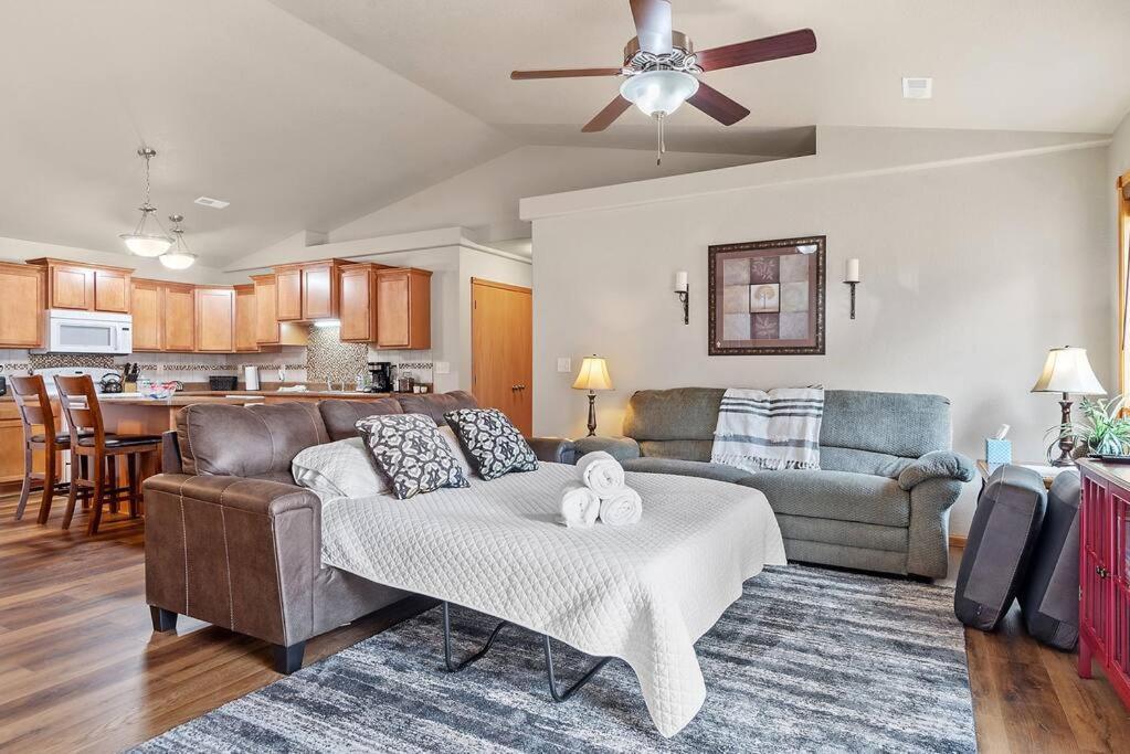 Convenient Townhouse - Near Airport Vila Rapid City Exterior foto