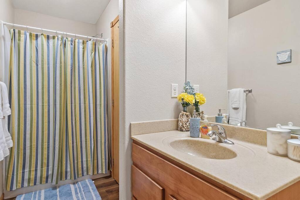 Convenient Townhouse - Near Airport Vila Rapid City Exterior foto